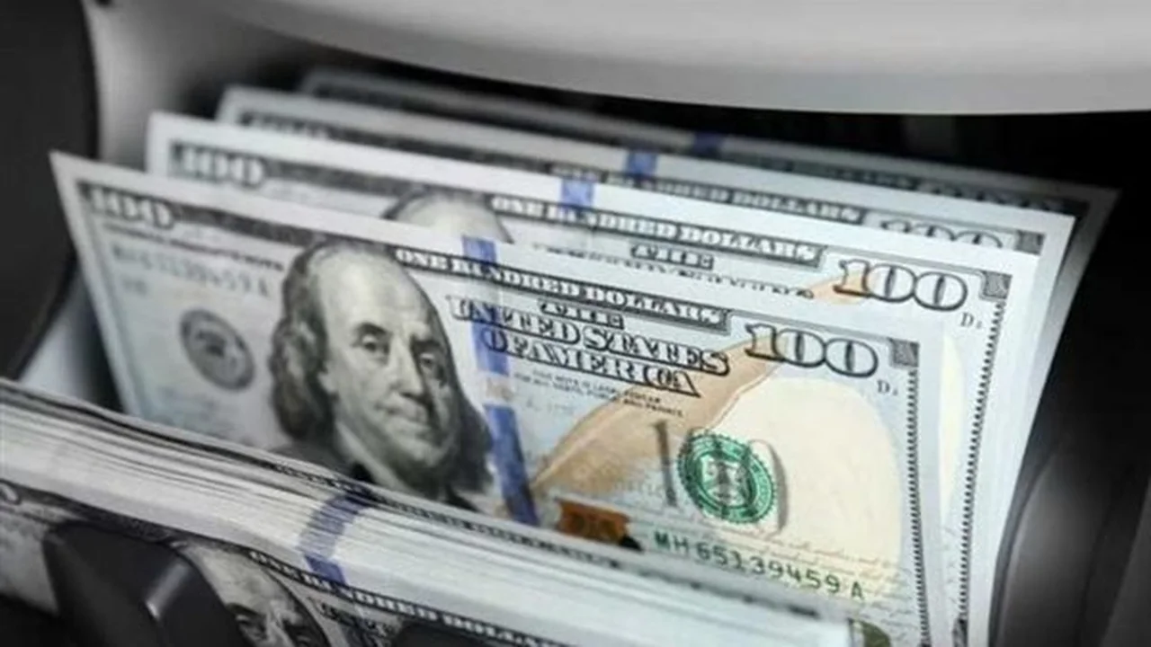 تراجع جديد.. سعر الدولار مقابل الجنيه في بداية تعاملات الإثنين بالبنوك المصرية